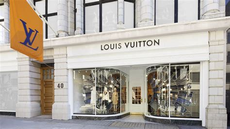 Louis Vuitton clothing outlet